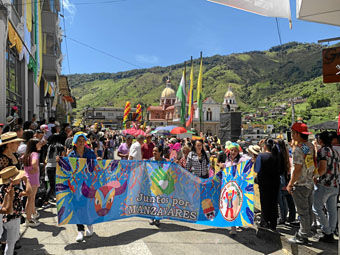 Desde Barranquilla llegó una colonia en representación del carnaval.