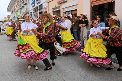 La danza también fue parte importante del desfile folclórico.