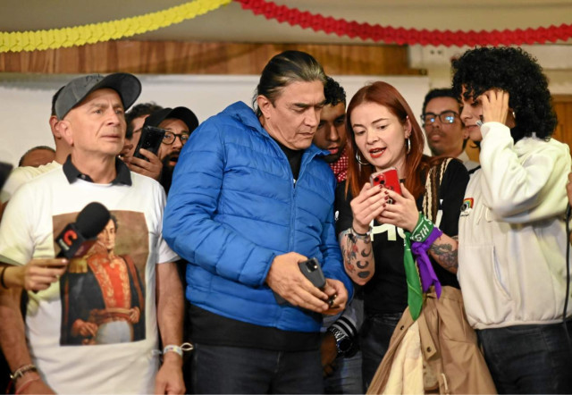 Foto | EFE | LA PATRIA  Gustavo Bolívar, candidato de Petro, quedó en el tercer lugar en las elecciones a la Alcaldía de Bogotá.