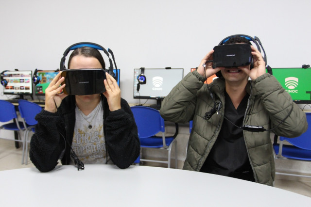 Con las gafas de realidad virtual los estudiantes se transportan a otros lugares del mundo para aprender de manera lúdica.
