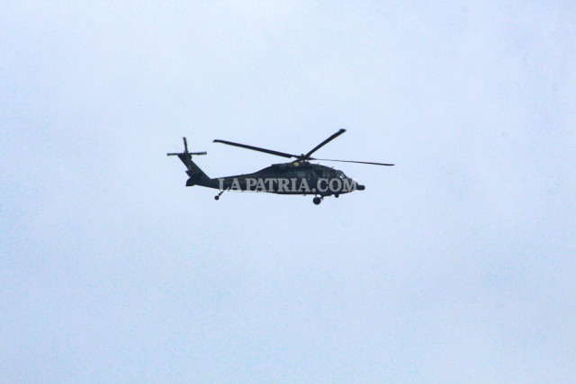 Sobre de las 3:30 p.m. el sonido de un helicóptero despertó la esperanza del rescate.