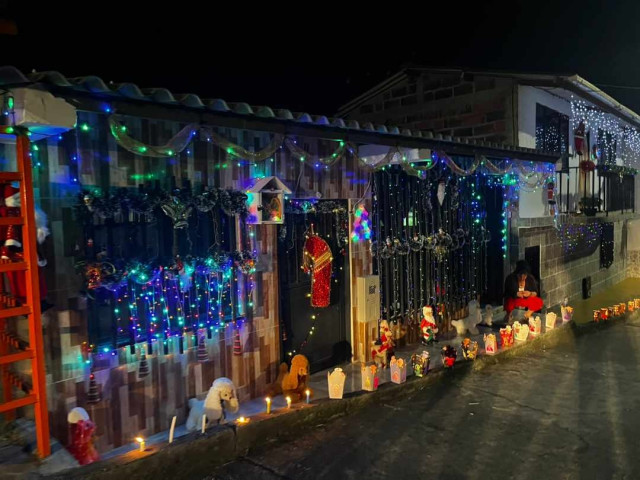 En La Merced las casas se visten de Navidad.