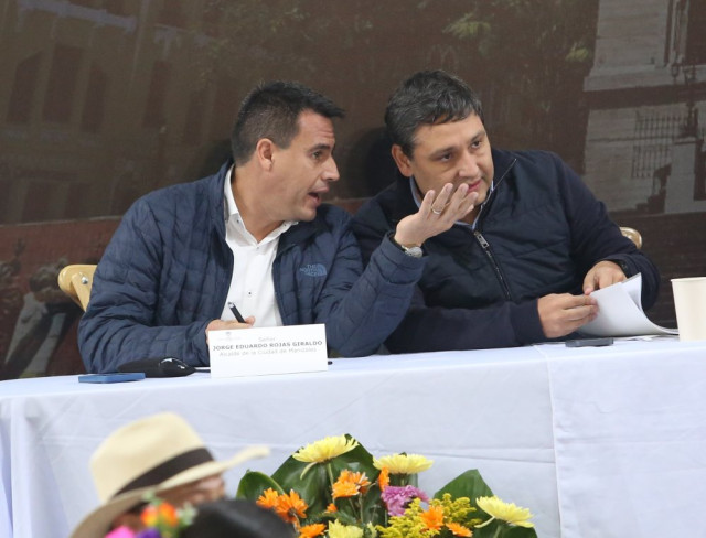 El alcalde de Manizales, Jorge Eduardo Rojas, y el ministro de las TIC, Mauricio Lizcano, 