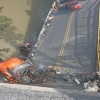 Este es el puente que se desplomó en el Quindío. Se observa que un tractocamión quedó atrapado. 