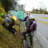 Especialistas del Servicio Geológico Colombiano el 15 de mayo haciendo análisis en el sector de emanación de vapores de Cerro Bravo. 