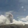 Emisión de ceniza del volcán Nevado del Ruiz.
