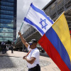  Personas se manifestaron ayer en apoyo a Israel, frente a la Embajada de dicho país en Bogotá (Colombia). 