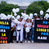 Decenas de personas exigieron el martes en Barrancas la liberación de Luis Manuel Díaz, padre del futbolista del Liverpool Luis Díaz, secuestrado el pasado sábado en La Guajira.