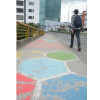 En el puente Vizcaya se han pintado recientemente mensajes motivacionales para que las personas aprecien la vida.