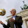El exjugador y exentrenador alemán Franz Beckenbauer murió este domingo a los 78 años de edad, informó su familia este lunes.
