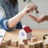 Al comprar casa, es recomendable buscar asesoría de expertos sobre las mejores opciones de financiación. 