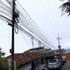 Foto | Luis Fernando Trejos| LA PATRIA  La montonera de cables se extienden por toda la cuadra.