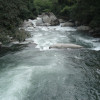 El río La Miel desemboca en El Magdalena y durante su travesía se pueden encontrar rápidos, caídas de agua y pozos.