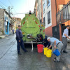 Los Bomberos, por medio de un carrotanque, han abastecido de agua a los usuarios afectados.