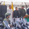 La semana pasada entregaron motos al Ejército. De blanco, el secretario de Gobierno de Caldas, Jorge Andrés Gómez Escudero.