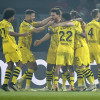 Mats Hummels (c) de Dortmund celebra con sus compañeros de equipo después de anotar el gol inicial durante las semifinales de la Liga de Campeones de la UEFA, partido de fútbol de vuelta del Paris Saint-Germain contra el Borussia Dortmund, en París (Francia).