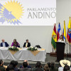 La caldense Juana Carolina Londoño (d), representante a la Cámara por Caldas del Partido Conservador, es una de las 25 integrantes del Parlamento Andino. Habla ante los asistentes al Teatro Los Fundadores.