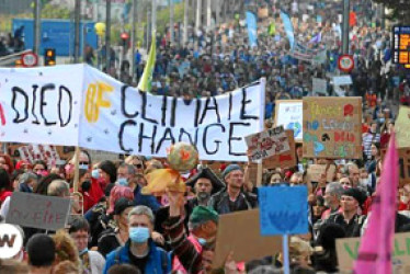 Foto | EFE | LAPATRIA  Los marchantes pidieron pedidas para combatir el calentamiento global.