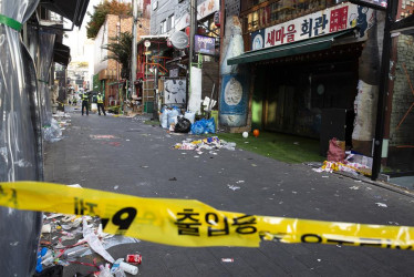 Corea del Sur declara luto e investiga avalancha humana que dejó 154 muertos