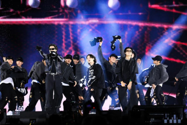 BTS emociona a sus ARMY con concierto gratis presencial y virtual
