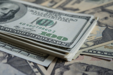El dólar rompe la barrera de los $4.700 en Colombia