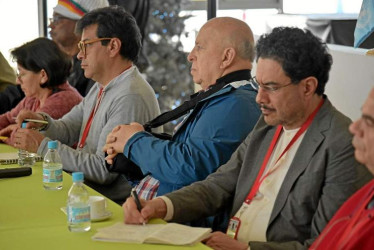 Danilo Rueda, Otty Patiño e Iván Cepeda, negociadores del Gobierno colombiano, durante los diálogos con el Eln, en Caracas (Venezuela).