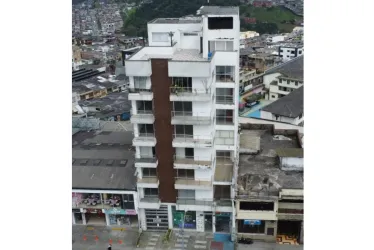 Estado actual del edificio Shalom III sobre la Avenida Santander en Manizales.