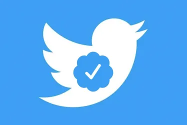 El check azul de usuario verificado de Twitter premia el odio y la desinformación