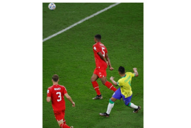 La jugada del gol de Casemiro, que le dio a la victoria a Brasil (1-0) frente a Suiza y la clasificación a la siguiente fase.