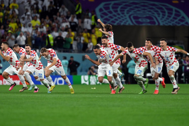Celebración de la plantilla croata tras el fallo de Marquinhos que selló la clasificación de su selección a las semifinales del Mundial.
