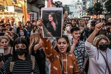 Irán desmonta la Policía de la moral