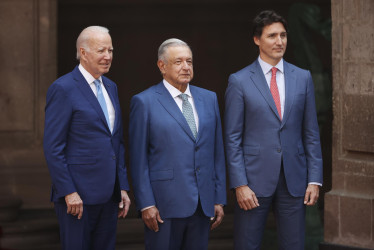 Los presidentes de México, Andrés Manuel López Obrador (c), de Estados Unidos, Joe Biden (i), y el primer ministro de Canadá, Justin Trudeau, se reúnen hoy en el Palacio Nacional en Ciudad de México (México). 
