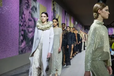 Dior homenajea a Josephine Baker en su desfile de Alta Costura