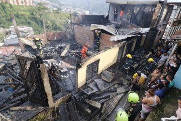 Cuatro viviendas sufrieron afectaciones a causa del incendio.