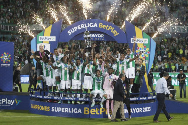 La celebración del verde paisa tras vencer 4-3 al Deportivo Pereira en el estadio Atanasio Girardot. 