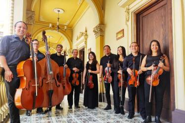 Los nueve músicos que integran la Orquesta de Cámara de Caldas.