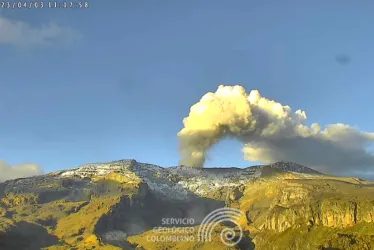 Esta imagen del Volcán Nevado del Ruiz fue tomada en la mañana de este lunes por el SGC. 