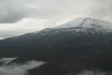 Vocán Nevado del Ruiz visto esta mañana desde la cámara de monitoreo en el cerro Gualí. 