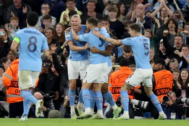 Los jugadores del Manchester City celebran después de vencer 4-0 al Real Madrid durante las semifinales de la Liga de Campeones de la UEFA, en Manchester, Gran Bretaña.