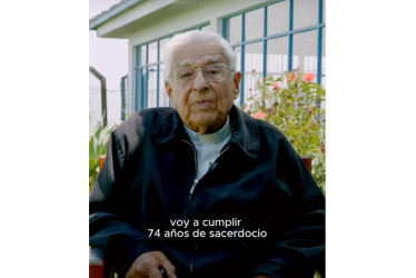 El padre Evelio Valencia, de 100 años, demostró su lucidez hablando sobre su vida pastoral en una reciente publicación de la Arquidiócesis de Manizales en redes sociales.