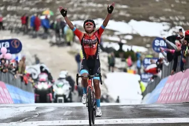 El colombiano Santiago Buitrago ganó la etapa de este viernes del Giro de Italia. 