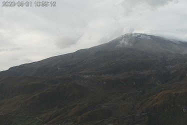 Así lucía el volcán Nevado del Ruiz en la mañana de este primero de junio del 2023 desde el cerro Gualí.