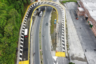 El paso a desnivel funcionará para que los vehículos que transitan por la vía Panamericana en el sentido Estación Uribe - San Marcel pasen al otro carril.
