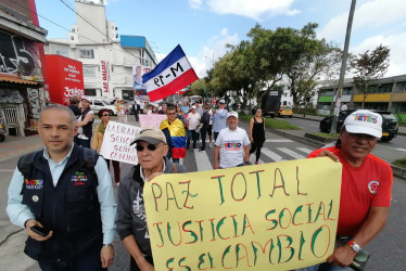Grupos sindicales y obreros, así como simpatizantes del partido Colombia Humana, del presidente Gustavo Petro, salieron a marchar en Manizales.