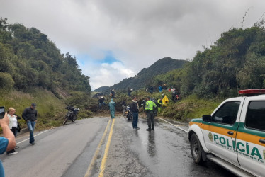 El derrumbe ocurrió en el sector de El Ocho, en la vía Manizales - Bogotá.
