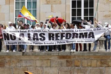 Además de la falta de quórum en el Congreso, ayer miles de manifestantes salieron a las calles de varias ciudades colombianas para expresar su rechazo a las reformas del Gobierno Petro, incluida la laboral.