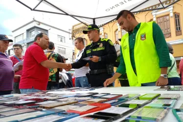 El jueves, la Policía, en coordinación con la Secretaría de Gobierno de Manizales, entregó 48 equipos móviles a sus propietarios, mediante acta. Las personas debían sustentar que realmente eran los dueños, presentando la factura de compra.