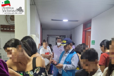 El Hospital de Norcasia dispuso su personal para atender a los 102 alumnos de la Institución Educativa Isaza, ante la alerta por intoxicación. El alcalde de Victoria, Elkin Echeverri, acompañó a la comunidad educativa durante la emergencia. 