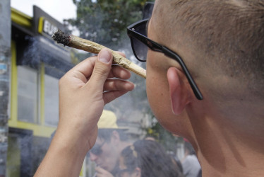 De acuerdo con una encuesta del DANE del 2020, el 8,3% de colombianos ha consumido marihuana alguna vez.