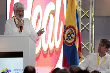 El ministro de Comercio, Industria y Turismo de Colombia, Germán Umaña (izquierda), participó este jueves en el encuentro binacional "La frontera como puente: integración comercial Colombia y Venezuela", en Cúcuta.